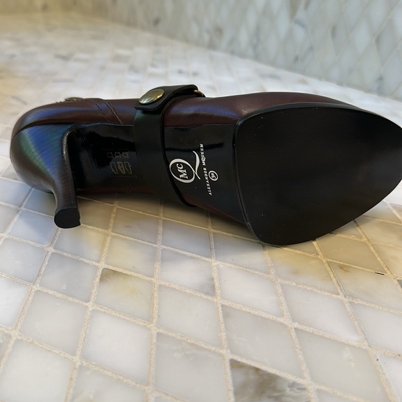 RARE Alexander McQueen booties with zipper.New, never worn! Soft Burgundy/black - Picture 3 of 5